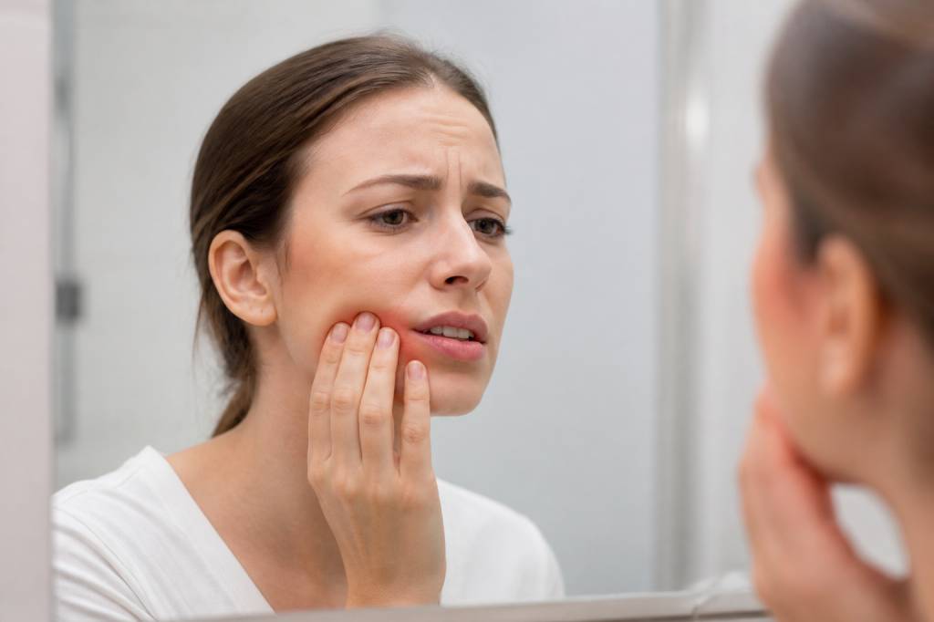 Abcès gingival : traitement naturel et conseils pour soulager la douleur